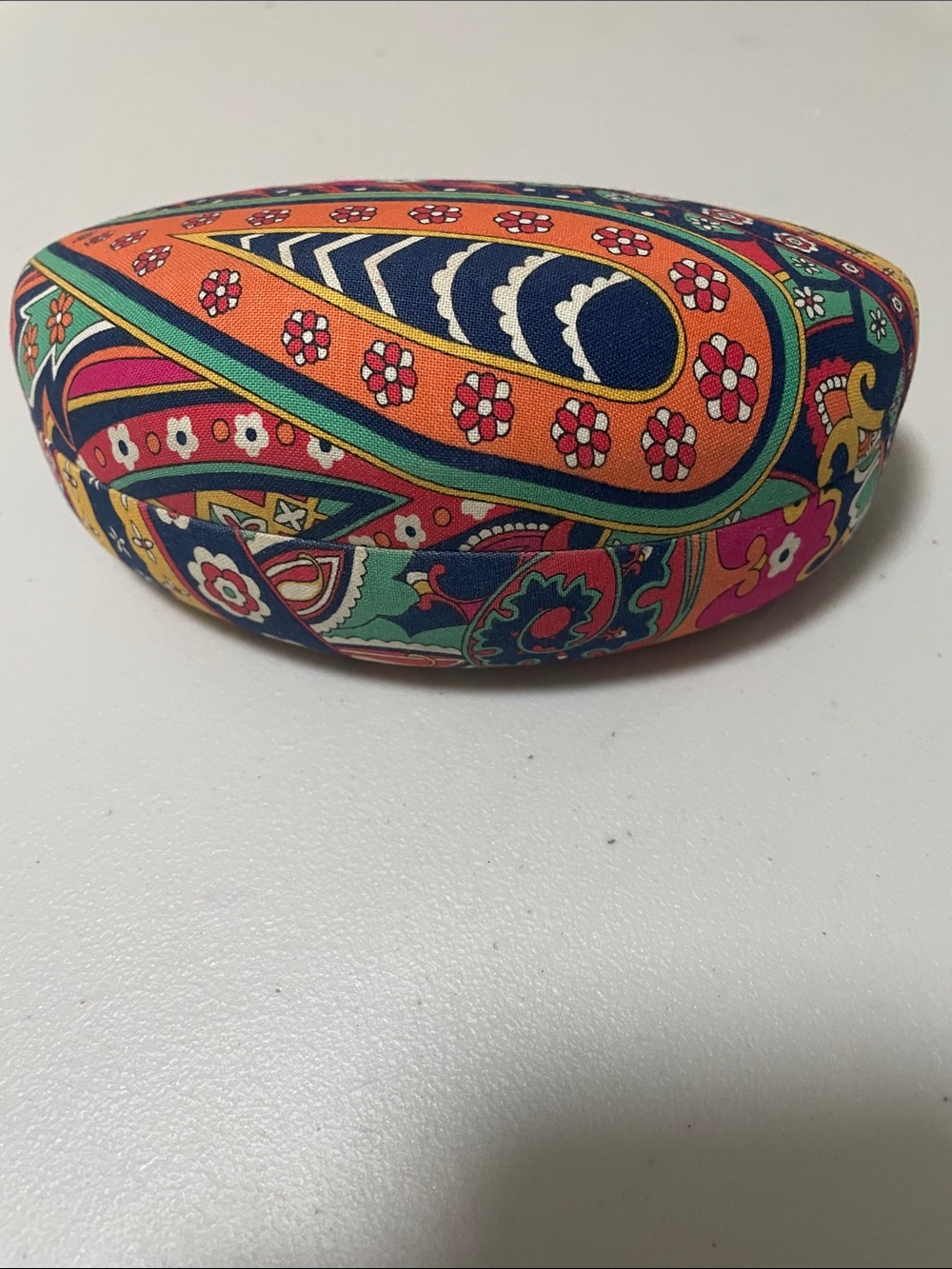 Vibrant Paisley Pattern Vera Bradley Clam Shell Sunglasses Case – Multicolor
